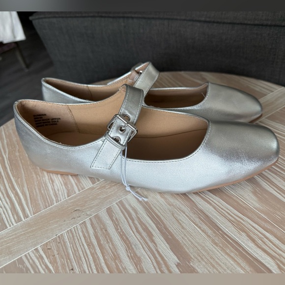 Me Too|Silver Metallic soft square toe Mary Jane Flats with buckle•••NWT IN 9W - Picture 2 of 11